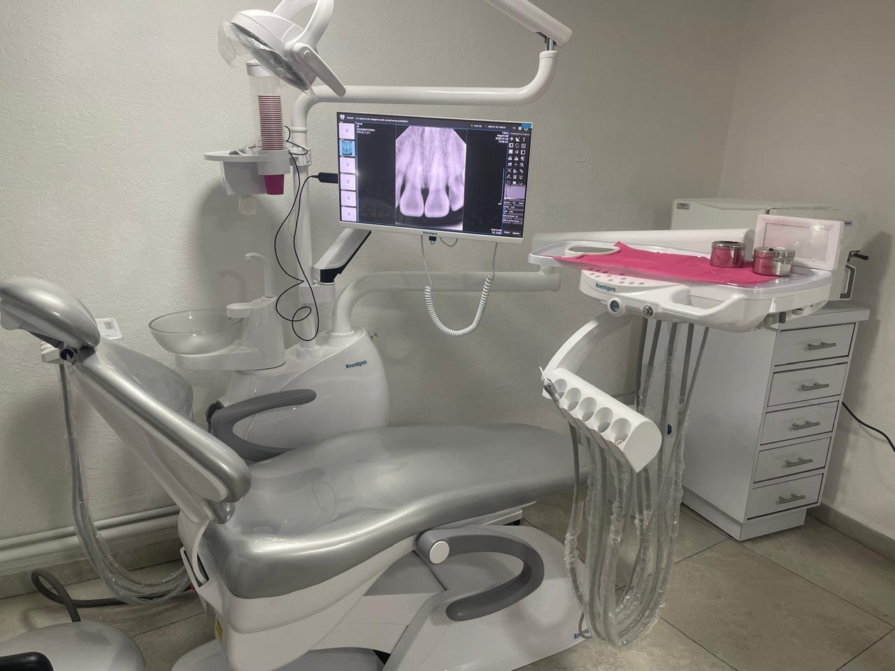 Sillón dental con radiografía digital